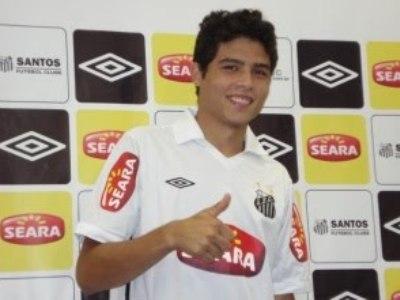 zezinho_e_apresentado_pelo_santos_no_ct_rei_pele_1267560430394_300x230_266448999