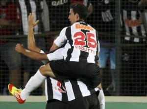 Atletico-MG-Coritiba-Galo-Foto-Leonardi_LANIMA20111117_0105_25