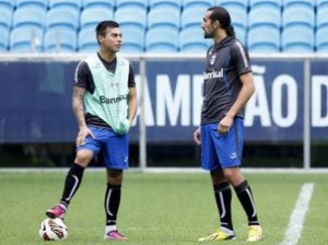 Vargas-Barcos-Gremio-Wesley-SantosPressDigital_LANIMA20130212_0001_50