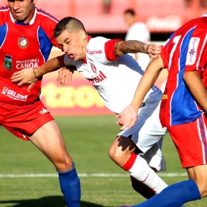 dalessandro-quase-some-no-meio-de-dois-marcadores-durante-canoas-x-inter-17032013-1363555309732_300x300
