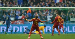 t_82512_a-torcida-francesa-lotou-o-stade-de-france-mas-viu-sua-selecao-ser-derrotada-pela-espanha-nas-eliminatorias