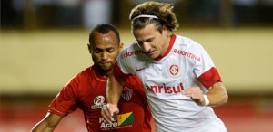 atacante-forlan-do-inter-na-partida-contra-o-rio-branco-no-acre-pela-copa-do-brasil-2013-03042013-1365043819079_615x300