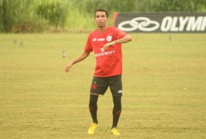 t_83357_rafinha-foi-o-destaque-no-ultimo-jogo-do-flamengo-marcando-um-golaco-na-vitoria-por-1-a-0-sobre-o-remo