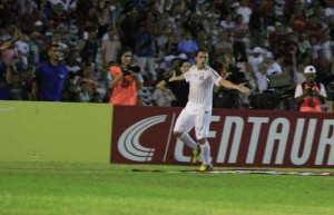 t_83764_de-cabeca-montillo-marcou-o-segundo-gol-da-partida-e-seu-terceiro-pelo-santos-foto-moises-saba