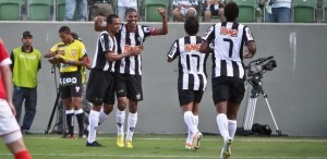 05052013---gilberto-silva-e-leonardo-silva-fizeram-gols-na-goleado-sobre-o-tombense-1367789990194_615x300