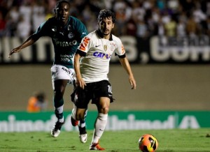 t_87731_douglas-foi-de-longe-o-melhor-jogador-do-corinthians-no-estadio-serra-dourada-foto-rodrigo-coca
