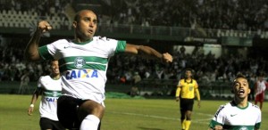 09jun2013---deivid-comemora-gol-do-coritiba-sobre-o-nautico-pelo-campeonato-brasileiro-1370820084214_615x300