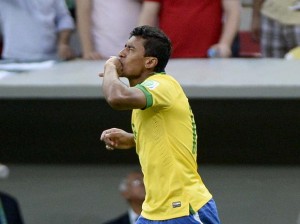 Paulinho fez seu segundo gol pela Seleção Brasileira 