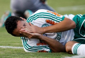 t_87900_no-segundo-tempo-o-atacante-caio-teve-chance-de-balancar-as-redes-mas-nao-teve-sucesso