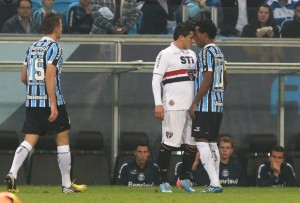 t_88784_duelo-tricolor-foi-equilibrado-sao-paulo-saiu-em-vantagem-mas-gremio-buscou-a-igualdade-na-etapa-final