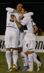 t_90509_o-atacante-ferreyra-saiu-do-banco-e-marcou-o-segundo-gol-da-vitoria-do-olimpia-nesta-terca