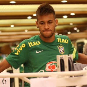 08out2013---neymar-e-os-jogadores-da-selecao-brasileira-treinaram-apenas-em-academia-nesta-terca-em-seul-1381222252074_300x300