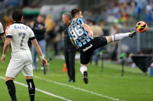 t_98829_o-ex-colorado-alexandre-pato-nao-conseguiu-castigar-o-antigo-rival-gremio-como-gostaria
