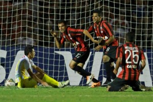 t_106545_o-atletico-pr-venceu-o-the-strongest-por-1-a-0-com-gol-de-paulinho-dias-foto-heuler-andrey