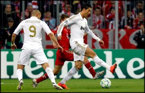 cristiano-ronaldo-486-doing-step-overs-tricks-and-dribbles-in-the-uefa-champions-league-semi-finals-between-bayern-munich-and-real-madrid-2012