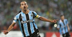 t_110086_o-atacante-barcos-marcou-o-segundo-da-vitoria-gremista-no-caldeirao-do-atanasio-girardot