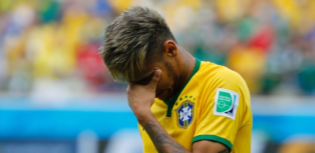 neymar-se-emociona-durante-a-execucao-do-hino-nacional-brasileiro-antes-do-jogo-contra-o-mexico-1403036902105_615x300