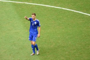 t_118956_principal-jogador-da-selecao-da-bosnia-dzeko-comemora-seu-primeiro-gol-em-copas-do-mundo