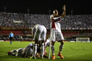 t_148872_sao-paulo-fez-a-festa-de-sua-torcida-sem-depender-do-danubio-que-venceu-o-san-lorenzo