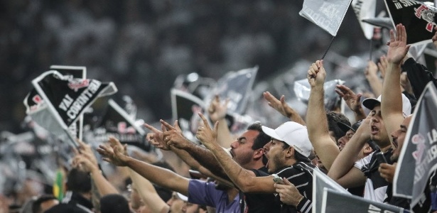torcida-do-corinthians-comparece-a-arena-corinthians-para-jogo-contra-o-san-lorenzo-1429234014934_615x300