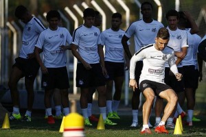 t_153756_focado-elenco-santista-promete-correr-por-marcelo-fernandes-ja-que-treinador-esta-ameacado-no-cargo