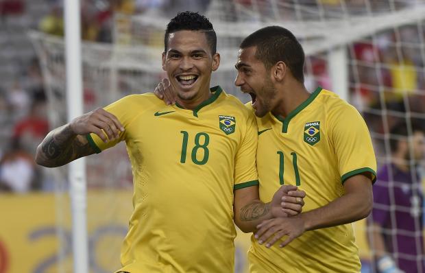 t_157300_luciano-abriu-o-placar-em-hamilton-e-participou-de-mais-dois-gols-da-selecao-contra-o-canada