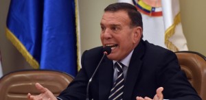 juan-angel-napout-presidente-da-conmebol-da-entrevista-coletiva-na-sede-da-entidade-no-paraguai-1432247286913_615x300