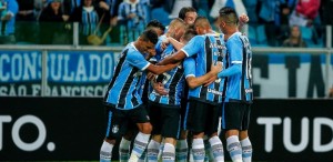 jogadores-do-gremio-comemoram-gol-contra-o-botafogo-1494805175246_615x300