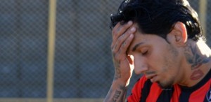 victor-ramos-durante-partida-do-vitoria-em-2016-1486236149495_615x300